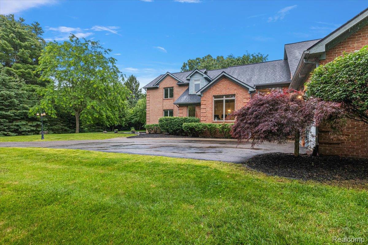 Residential in Commerce Charter Township 3