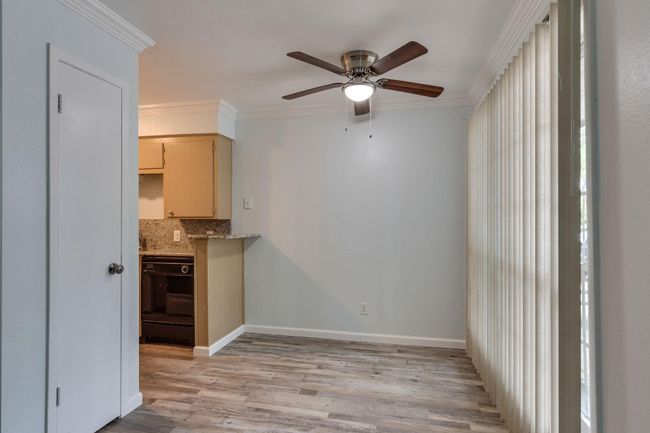 411 S Dooley St, Condo with 10 bedrooms, 5 bathrooms and 8 parking in Grapevine TX | Image 7