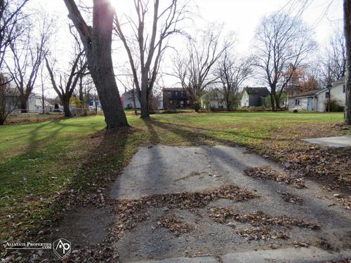 1122 Howard St, Mount Morris, MI, 48458-1704 | Card Image