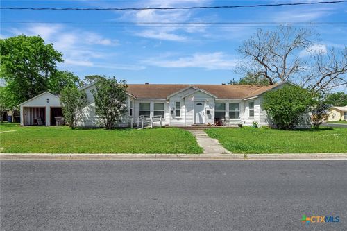 1005 Macarthur St, Victoria, TX, 77901-7231 | Card Image