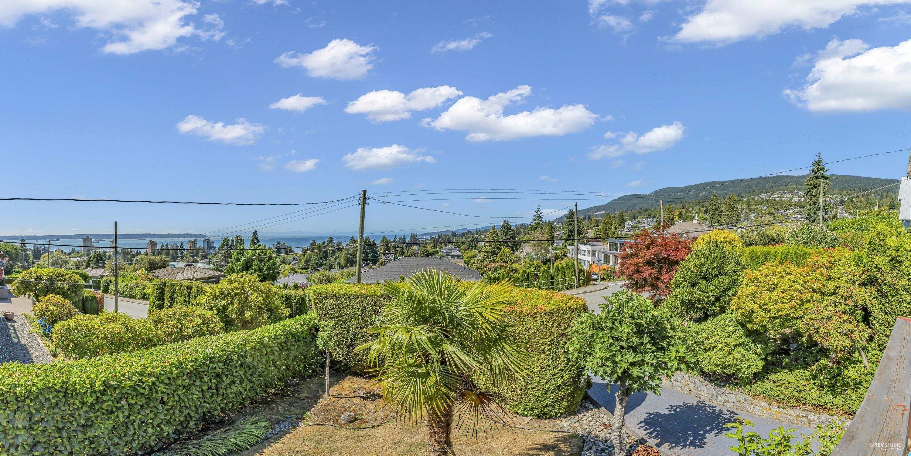 1374 21 St Street, House other with 2 bedrooms, 2 bathrooms and 3 parking in West Vancouver BC | Image 10