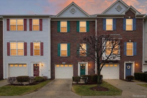36366 Dominion Cir, Sterling Heights, MI, 48310-7458 | Card Image