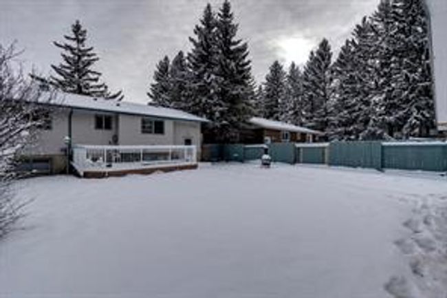 9611 24 St Sw, House detached with 5 bedrooms, 2 bathrooms and 2 parking in Calgary AB | Image 16