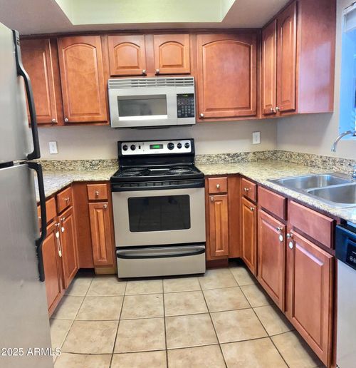 c130-3420 W Danbury Dr, Phoenix, AZ, 85053-1830 | Card Image