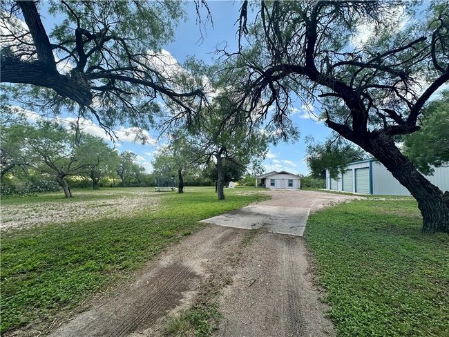 1069 Highway 72, House other with 4 bedrooms, 2 bathrooms and null parking in Three Rivers TX | Image 13