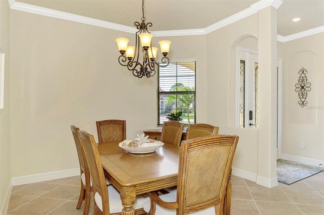 Dinette with Crown Molding | Image 34