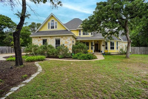 233 Maple Leaf Trl, Elgin, TX, 78621-5695 | Card Image