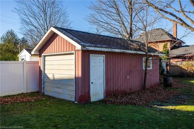 1710 7 Th Ave E, House other with 2 bedrooms, 1 bathrooms and 4 parking in Owen Sound ON | Image 2