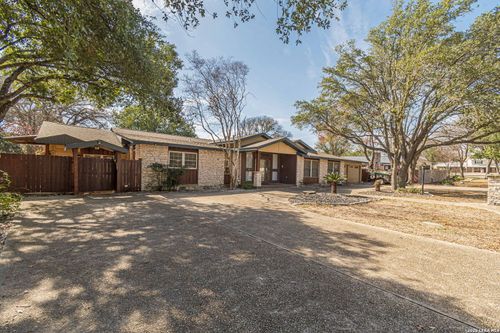 17 Ridge Dr, New Braunfels, TX, 78130-6623 | Card Image