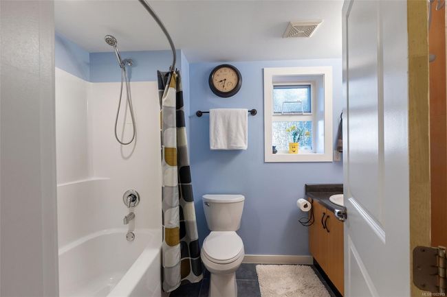 6374 Oldfield Rd, House other with 5 bedrooms, 2 bathrooms and 4 parking in Central Saanich BC | Image 20