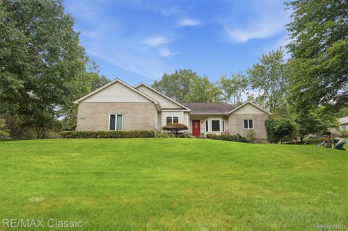 5472 E Alyssa Ct, White Lake, MI, 48383-4000 | Card Image