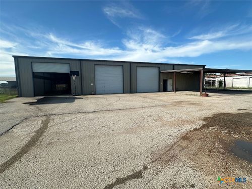 1426 Slaughter House Rd, Flatonia, TX, 78941-5102 | Card Image