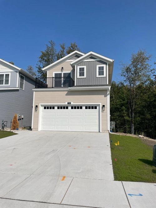 7266 Atwater Dr, Norton Shores, MI, 49456-8614 | Card Image