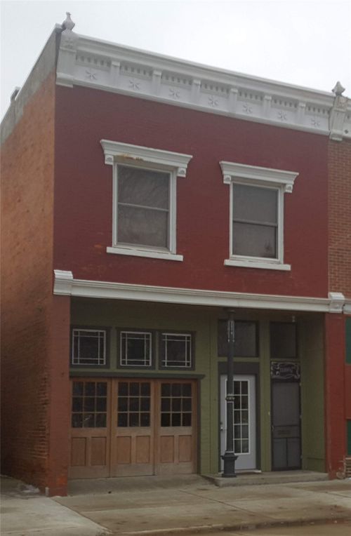 1128 Marengo Ave, Marengo, IA, 52301-1523 | Card Image