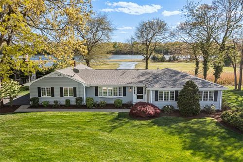 33 Meadowbrook Dr, Barrington, RI, 02806-3744 | Card Image
