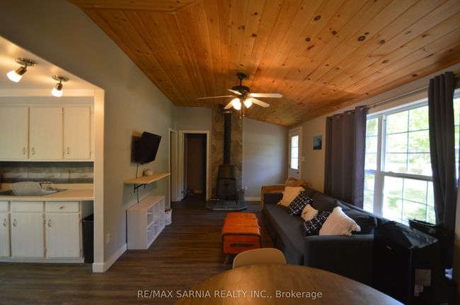 6208 London Rd, House other with 2 bedrooms, 1 bathrooms and null parking in Kettle And Stony Point Fn ON | Image 12