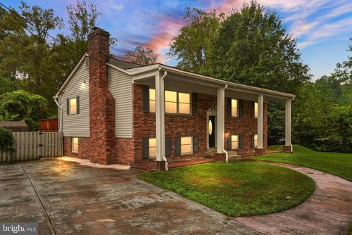 7515 Pleasant Way, ANNANDALE, VA, 22003-2553 | Card Image