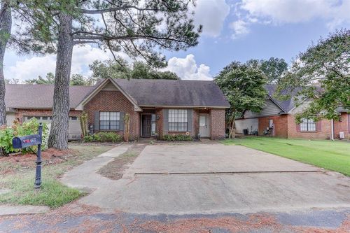 6677 Millers Pond Cir, Memphis, TN, 38119-8692 | Card Image