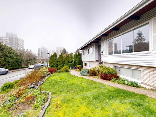 39 Mott Cres, New Westminster, BC, V3L4L8 | Card Image