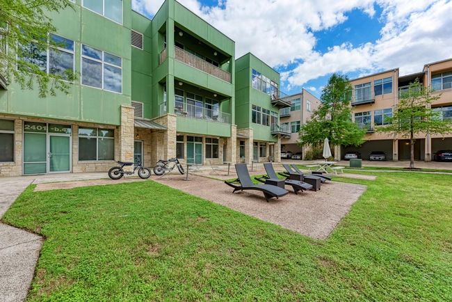 Community courtyard | Image 21