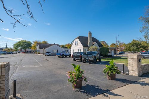 161 Whipple St, South Lyon, MI, 48178-1930 | Card Image