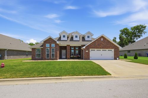 1003 Mckenzie Cir, Webb City, MO, 64870-3112 | Card Image