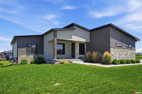 740 W Panorama Rd, Lincoln, NE, 68523-9364 | Card Image