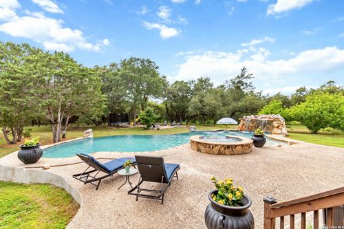 318 Berry Oaks Dr, Bulverde, TX, 78163-3120 | Card Image
