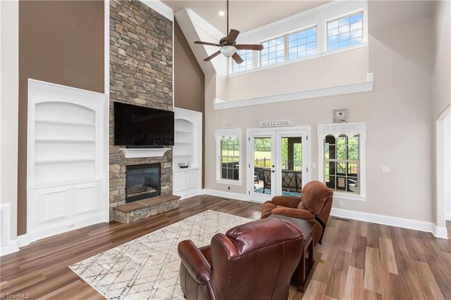 Living Room | Image 7
