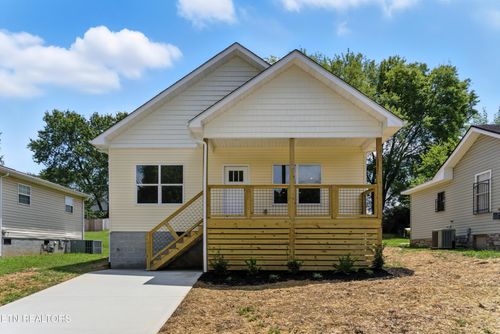 842 Vermont Ave, Knoxville, TN, 37921-2725 | Card Image