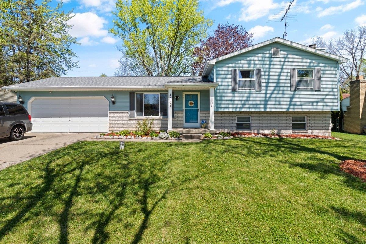 Holly Spring Ln, Grand Blanc, MI 48439