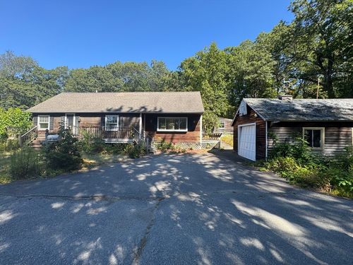 28 Lindbergh St, Clinton, MA, 01510-3811 | Card Image