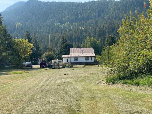 6001 16 Ave, Coleman, AB, T0K0M0 | Card Image