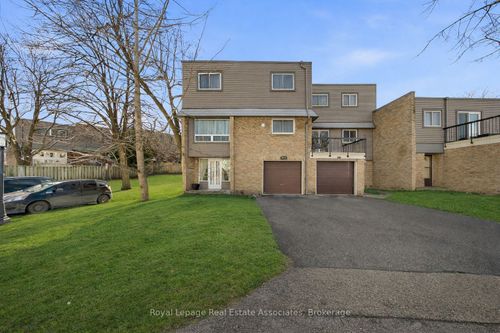 111-2315 Bromsgrove Rd, Mississauga, ON, L5J4A6 | Card Image