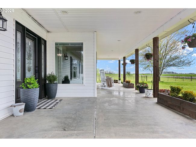 34207 Enos Dr, House other with 5 bedrooms, 5 bathrooms and 2 parking in Halsey OR | Image 5