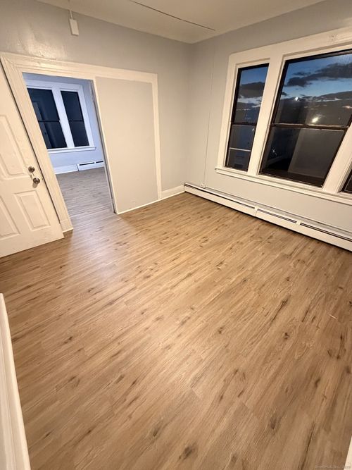 3w-42 Redding St, Hartford, CT, 06114-7011 | Card Image