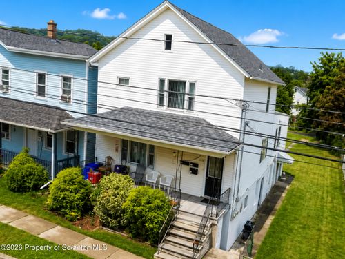 618 Maple St, Scranton, PA, 18505-4218 | Card Image