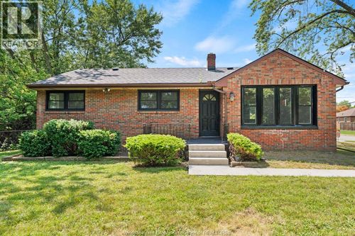 1905 Norfolk St, Windsor, ON, N9E1H6 | Card Image