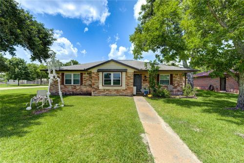 1226 Avenue H, Danbury, TX, 77534-8612 | Card Image