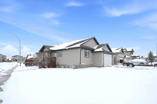 15 Logan Court, Sylvan Lake, AB, T4S2P4 | Card Image