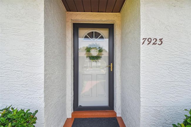 7923 Radcliffe Cir, House other with 2 bedrooms, 2 bathrooms and null parking in PORT RICHEY FL | Image 4