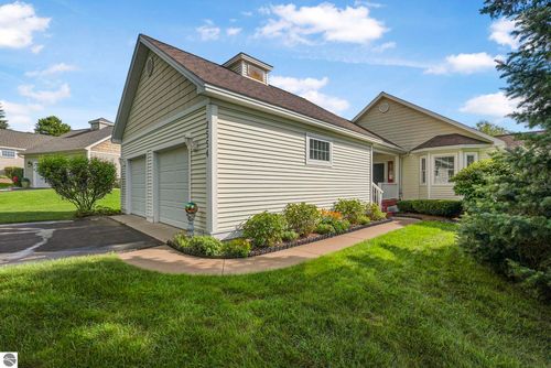 2554 E Crown Dr, Traverse City, MI, 49685-7130 | Card Image