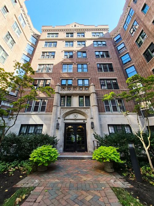 82-988 Memorial Drive, Cambridge, MA, 02138 | Card Image