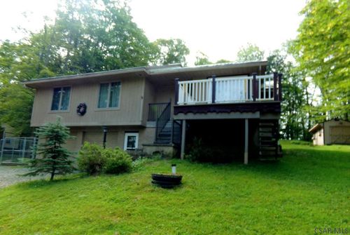 752 Peninsula Dr, Central City, PA, 15926-9105 | Card Image