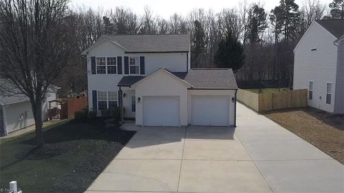 3819 Raintree Dr, Greensboro, NC, 27407-5586 | Card Image