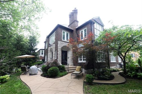 7574 York Dr, Clayton, MO, 63105-2930 | Card Image