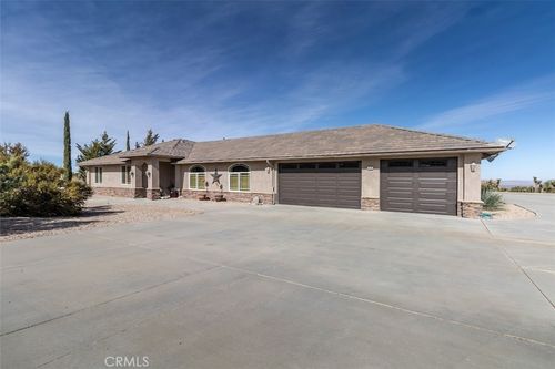 2038 Hollister Rd, Pinon Hills, CA, 92372 | Card Image