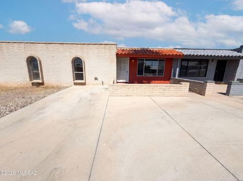 2704 S Lands End Rd, Tucson, AZ, 85713-3113 | Card Image
