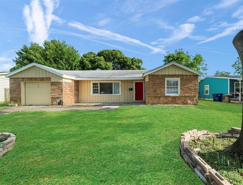 1008 17th Ave N, Texas City, TX, 77590-5752 | Card Image