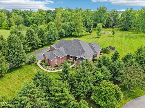 8301 Cooper Ln, Zionsville, IN, 46077-8284 | Card Image